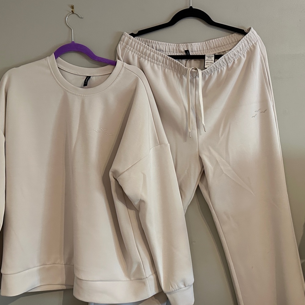 LazyPants Women's Cream Jogger Set